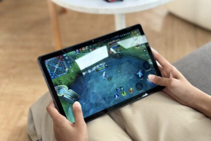 Dengan RAM-nya yang besar, 6GB, menjadi salah satu alasan mengapa tab Advan VX Lite bisa mulus dipakai saat bermain game.
