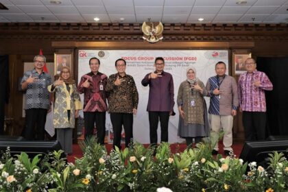 Satgas Waspada Investasi kembali mengingatkan kepada masyarakat untuk lebih berhati-hati terhadap penawaran investasi ilegal dan pinjol ilegal.