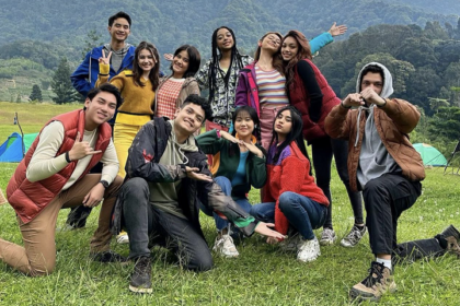 Proses shooting My Nerd Girl Season 2 mengambil tempat di banyak lokasi, salah satu-nya gedung sekolah, sebagai set utama. Foto: Instagram Naura Ayu