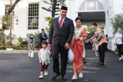 Presiden Joko Widodo resmi melantik Dito Ariotedjo sebagai Menteri Pemuda dan Olahraga Republik Indonesia (Menpora RI). Pria bernama lengkap Ario Bimo Nandito Ariotedjo itu jadi menteri termuda saat ini di Kabinet Presiden Jokowi. Foto: Dok Setneg