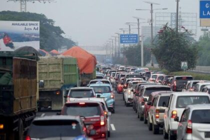 Jalan tol dalam kota mulai padat jam pulang dan berangkat kerja. Foto: ntmcpolri