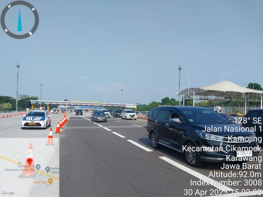 Korlantas dan Jasa Marga terus memantau arus lalu lintas arah Semarang ke Jakarta. Foto: JM