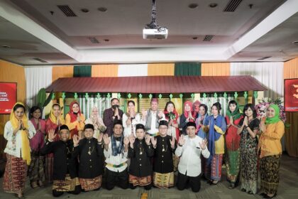 Karyawan RS Premier Jatinegara merayakan hari jadi ke 23 tahun. Foto: RSPJ