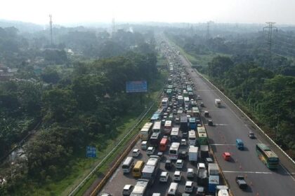 Jalur Tol Jagorawi menuju Puncak terpantau padat. Foto: ntmc polri