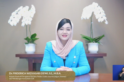 Kepala Eksekutif Pengawas Perilaku Pelaku Usaha Jasa Keuangan, Edukasi, dan Pelindungan Konsumen OJK, Friderica Widyasari Dewi dalam Webinar III Edukasi Keuangan Syariah “Keuangan Syariah Membangun Negeri” yang diselenggarakan di Kampus Universitas Indonesia, Jumat (14/4). Foto: Dok OJK.