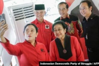 Sejumlah tokoh PDIP: Puan Maharani, Megawati Soekarnoputri, Ganjar Pranowo, Presiden Joko Widodo dan Prananda Prabowo Suro berswafoto di Bogor pada 21 April , 2023.