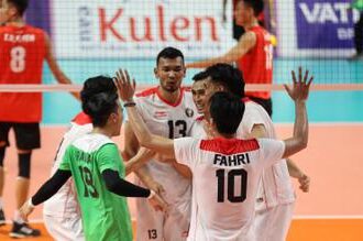 Selebrasi pemain Timnas voli putra Indonesia setelah mendapatkan poin saat melawan Vietnam pada laga Semifinal Bola Voli Putra SEA Games 2023 di Olympic Complex Indoor Main Hall, Phonm Penh, Minggu (7/5/2023).