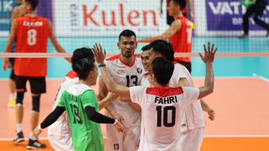 Selebrasi pemain Timnas voli putra Indonesia setelah mendapatkan poin saat melawan Vietnam pada laga Semifinal Bola Voli Putra SEA Games 2023 di Olympic Complex Indoor Main Hall, Phonm Penh, Minggu (7/5/2023).