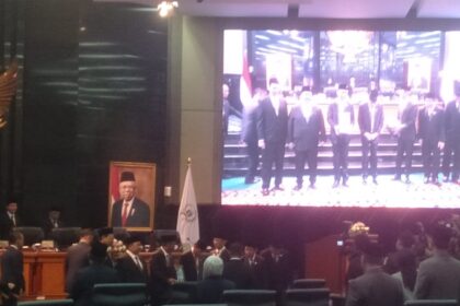 Anggota DPRD DKI Jakarta saat melaksanakan sidang paripurna.