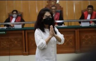 linda-pujiastuti-saat-jalani-sidang-tuntutan