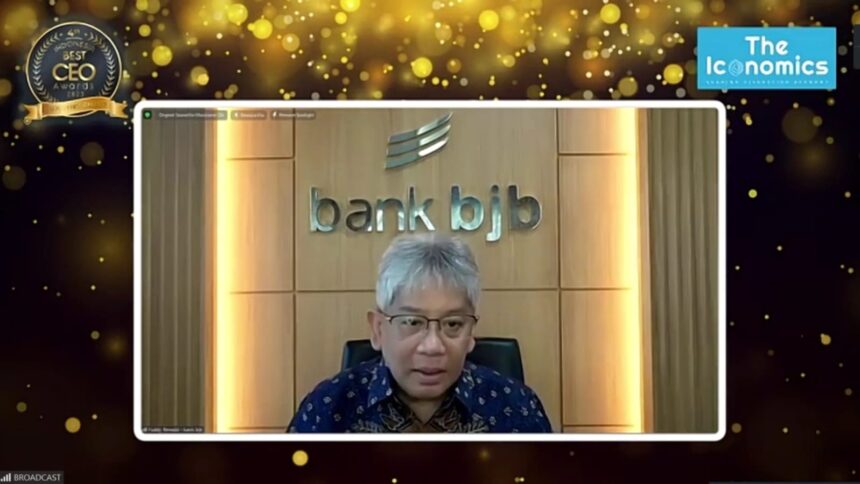 Direktur Utama bank bjb Yuddy Renaldi menyabet predikat Best CEO 2023 in KBMI 2 kategori Employees' Choice. Penghargaan tersebut dianugerahkan oleh The Iconomics pada Kamis 6 April 2023 di LPP RRI, Jakarta Pusat.