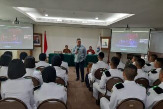 Ratusan anggota Pasukan Pengibar Bendera Pusaka (Paskibraka) Provinsi DKI Jakarta dan lima wilayah kota serta Kepulauan Seribu mengikuti pembekalan Pembinaan ideologi Pancasila secara daring dan tatap muka, Kamis (4/5) pagi.