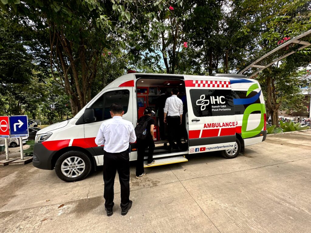 Armada ambulans yang akan dikerahkan oleh PT Pertamina (Persero) dalam gelaran KTT ASEAN 2023 di Labuan Bajo, Kabupaten Manggarai Barat, Provinsi Nusa Tenggara Timur. Foto: Dok Pertamina. 