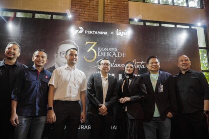 Konferensi pers Konser 3 Dekade Perjalanan Cinta Ari Lasso yang dihadiri langsung oleh Vice President Corporate Communication PT Pertamina, Fadjar Djoko Santoso dan penyanyi legendaris Ari Lasso di Jakarta, Senin (8/5). Foto: Dok Pertamina