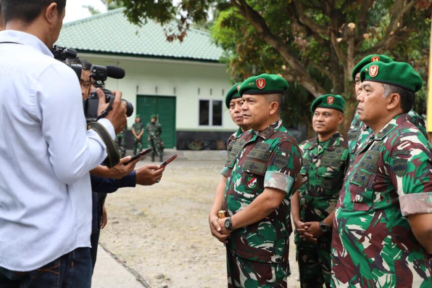 Pangdam I/BB, Mayjen TNI A Daniel Chardin dalam pembukaan pelatihan Sandi dan Siber kepada prajurit yang membidangi operator pada sejumlah satuan di jajarannya, Senin (15/5). Foto: Pendam Kodam I/BB.