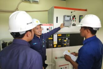 PT PLN (Persero) memasok kebutuhan listrik Pertamina EP sebesar 2.075 kiloVolt Ampere (kVA) untuk operasional site Klamono, di Sorong, Papua Barat. Foto: PLN.