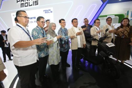 Lewat booth #PakaiMolis, Badan Usaha Milik Negara (BUMN) mengajak masyarakat beralih dari kendaraan BBM ke kendaraan listrik. Foto: PT PLN (Persero).