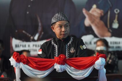 Wakil Kepala Staf Angkatan Darat (Wakasad), Letjen TNI Agus Subiyanto saat membuka Kejuaran Pencak Silat Piala Kasad di Gedung Olah Raga (GOR) M Toha Dinas Jasmani Militer Angkatan Darat (Disjasad), Baros Cimahi, Jabar, Jumat (26/5). Foto: Dispenad.