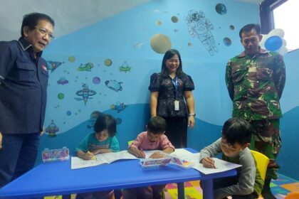 WOM Finance membangun ruang ramah anak di PMI Jakarta Utara. Foto: wom finance