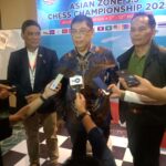 Utut Adianto dan Agustiar Sabran usai menutup Asian Zona 3.3 Chess Championship 2022 di Hotel Century.