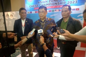 Utut Adianto dan Agustiar Sabran usai menutup Asian Zona 3.3 Chess Championship 2022 di Hotel Century.