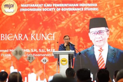 Menko Polhukam, Mahfud MD, saat menjadi key speakers Peluncuran dan Dialektika Buku Etika Pemerintahan MIPI di Hotel Grand Sahid Jaya, Jakarta, Jumat (5/5). Foto: Kemendagri