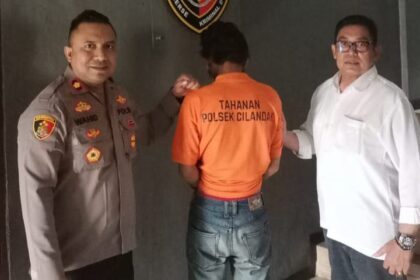 Pelaku pencurian kendaraan bermotor berinisial IDB, 30, diringkus jajaran Unit Reskrim Polsek Cilandak yang dipimpin oleh Kapolsek Cilandak, Kompol Wahid Key. Pelaku ditangkap saat sedang nongkrong di Jl. Abdul Majid, Cipete Selatan, Cilandak Jakarta Selatan, beberapa jam setelah kejadian, Senin (8/5). Foto: Polsek Cilandak