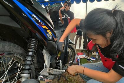 Tekiro dan ITS kembali menggelar Service Gratis di lapangan Ole-Ole Futsal jalan Bung Tomo Surabaya. Foto: Tekiro