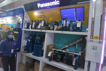 Tampak sejumlah produk dari Panasonic Water Purification System yang diklaim mampu menjernihkan air sumur menjadi air jernih bebas bakteri dan zat besi hingga 95%. Foto: Panasonic