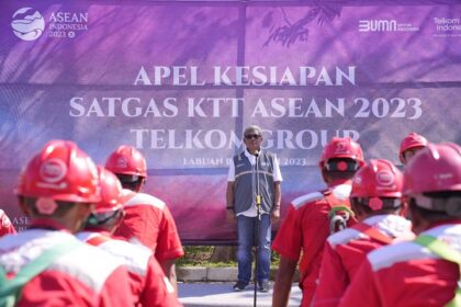 PT Telkom Indonesia (Persero) Tbk (Telkom) pada Rabu (3/5) pagi telah melaksanakan Apel Kesiapan Satgas KTT ASEAN 2023 TelkomGroup yang dipimpin langsung oleh Direktur Network & IT Solution Telkom, Herlan Wijanarko di Kantor Telkom Labuan Bajo. Foto: Telkom Indonesia