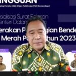 Dirjen Polpum Kemendagri, Bahtiar, dalam sambutannya di webinar ini mengatakan, acara tersebut sekaligus untuk menyosialisasikan Surat Edaran (SE) Menteri Dalam Negeri Nomor 400.10.1.1/1965/SJ tanggal 7 April 2023 tentang Gerakan Pembagian Bendera Merah Putih Tahun 2023. Foto: Kemendagri