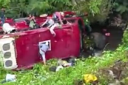 Ada dua korban meninggal dalam kecelakaan bus di Tegal, yakni Ibin dan Maja (58). Foto: Polri