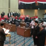 Anggota DPRD DKI Jakarta Fraksi Gerindra, Bastian P Simanjuntak saat diambil sumpah jabatan saat sidang paripurna PAW almarhum M Taufik. Foto Sofian/Ipol id