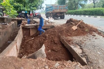 Guna mengatasi genangan di tiga RW di kawasan Pondok Pinang, pembangunan saluran air dan crossing di persimpangan Jalan Ciputat Raya dan Jalan RA Kartini, Kecamatan Kebayoran Lama, Jakarta Selatan bakal digeber, Rabu (24/5). Foto: Ist