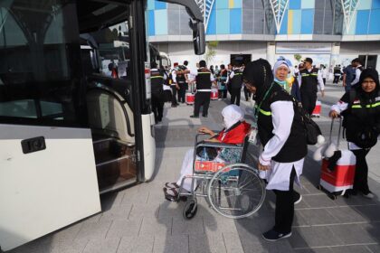 Jamaah JKG 01 yang berjumlah 390 orang, termasuk empat petugas kloter. Dari jumlah itu, ada sembilan orang yang menggunakan kursi roda. Foto: Kemenag
