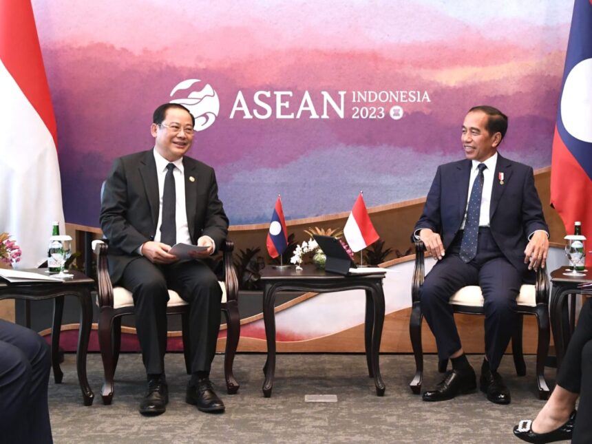 jokowi laos