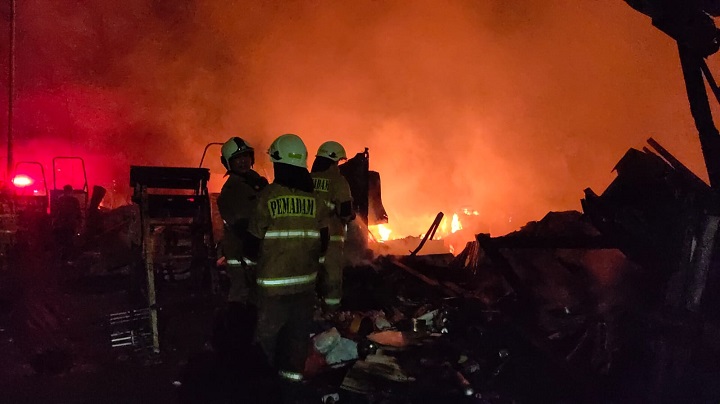 Ilustrasi - Api melahap bangunan di wilayah Jakarta Timur. Foto: Dok/ipol.id
