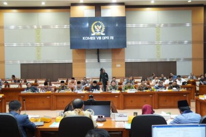 Menag Yaqut saat menggelar Rapat Kerja (Raker) dengan Komisi VIII DPR di Senayan.