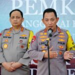 Kapolri Jenderal Listyo Sigit Prabowo didampingi Wakapolri, Komjen Gatot Eddy saat meninjau langsung Tactical Floor Game (TFG) pengamanan Konferensi Tingkat Tinggi (KTT) ASEAN di Labuan Bajo, Nusa Tenggara Timur (NTT), Kamis (4/5). Foto: Divhumas Polri