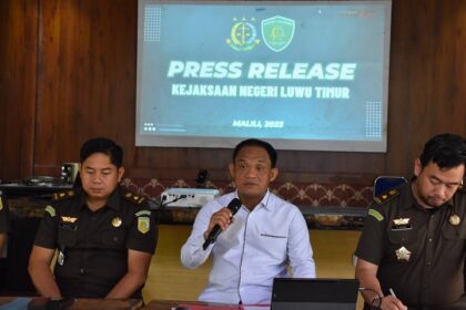Kepala Kejari Luwu Timur, Yadyn (tengah). Foto: Puspenkum Kejaksaan Agung