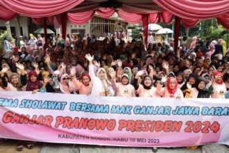 Relawan Mak Ganjar Jawa Barat (Jabar) saat silaturahmi, gemakan selawat di Kampung Leuweunglarangan,