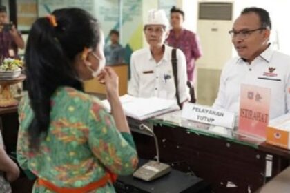 Anggota Ombudsman RI, Robert Na Endi Jaweng saat mengunjungi Perwakilan Ombudsman Provinsi Bali. Foto: Ombudsman RI.