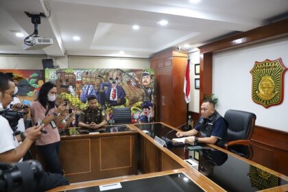 Kapuspenkum Kejaksaan Agung, Ketut Sumedana dalam jumpa pers di Kejaksaan Agung, Jakarta, Senin (22/5). Foto: Yudha Krastawan/IPOL.ID