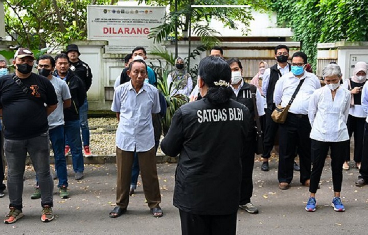 Satgas BLBI melakukan penyitaan aset PT Sejahtera Wira Artha. Foto: Kemenkeu