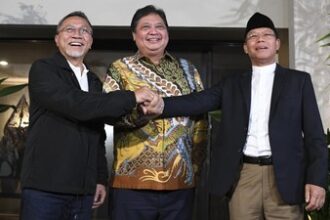 Koalisi Indonesia Bersatu (KIB) dan Koalisi Kebangkitan Indonesia Raya (KKIR) disebut akan segera mengumumkan pasangan capres dan cawapres untuk Pilpres 2024 dalam waktu dekat.