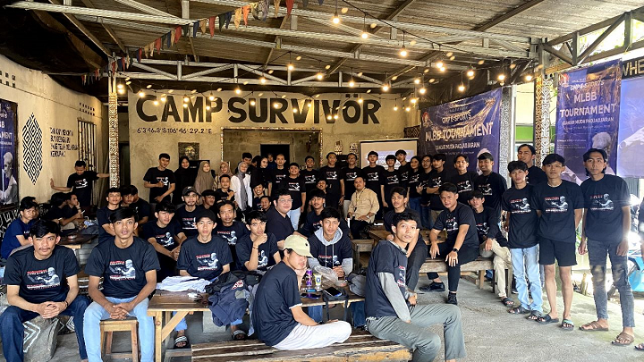 Seratus lebih anak muda peserta mengikuti turnamen Mobile Legends yang digelar oleh GMP di Cafe Camp Survivor di Jl. DR Sumeru, No.142, Cilendek Barat, Kecamatan Bogor Barat, Kota Bogor, Jawa Barat, Rabu (3/5). Foto: GMP
