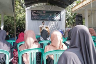 Puluhan pemuda di Desa Pusakamulya, Kabupaten Purwakarta, Jawa Barat mengikuti kajian bertema 'Memberdayakan Generasi Muda Sebagai Inovator', digelar oleh Sukarelawan Ganjar Muda Padjajaran (GMP)