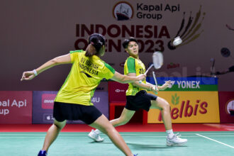 Pasangan Adnan Maulana/Nita Violina Marwah melawan ganda campuran China Zheng Si Wei/Huang Ya Qiong, pada ajang Kapal Api Group Indonesia Open 2023 di Istora Senayan, Selasa (13/6). (Alidrian Fahwi/ipol.id)