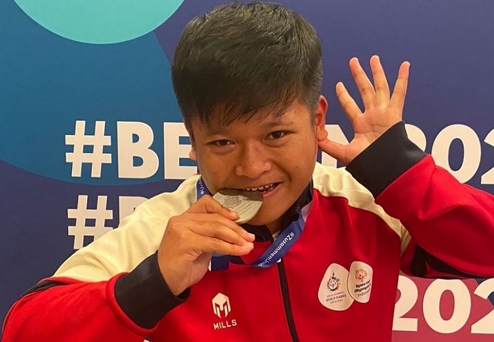 Atlet tenis meja Special Olympics Indonesia Muhammmad Zidan Arafat berhasil menyumbangkan medali perak di ajang Special Olympics World Games 2023 Berlin. Petenis meja asal Malang, Jawa Timur tersebut puas mendapat medali perak setelah dua kali menang dan sekali kalah dalam babak final tunggal putra. Foto: Kemenpora