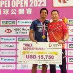 Chico Aura Dwi Wardoyo bersama pelatih Harry Hartono di podium tunggal putra Taipei Open 2023